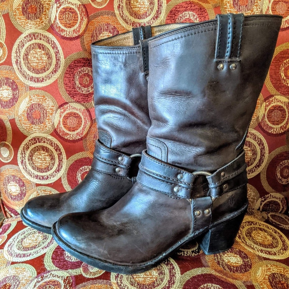 Frye Carmen Harness Boot - Smoke